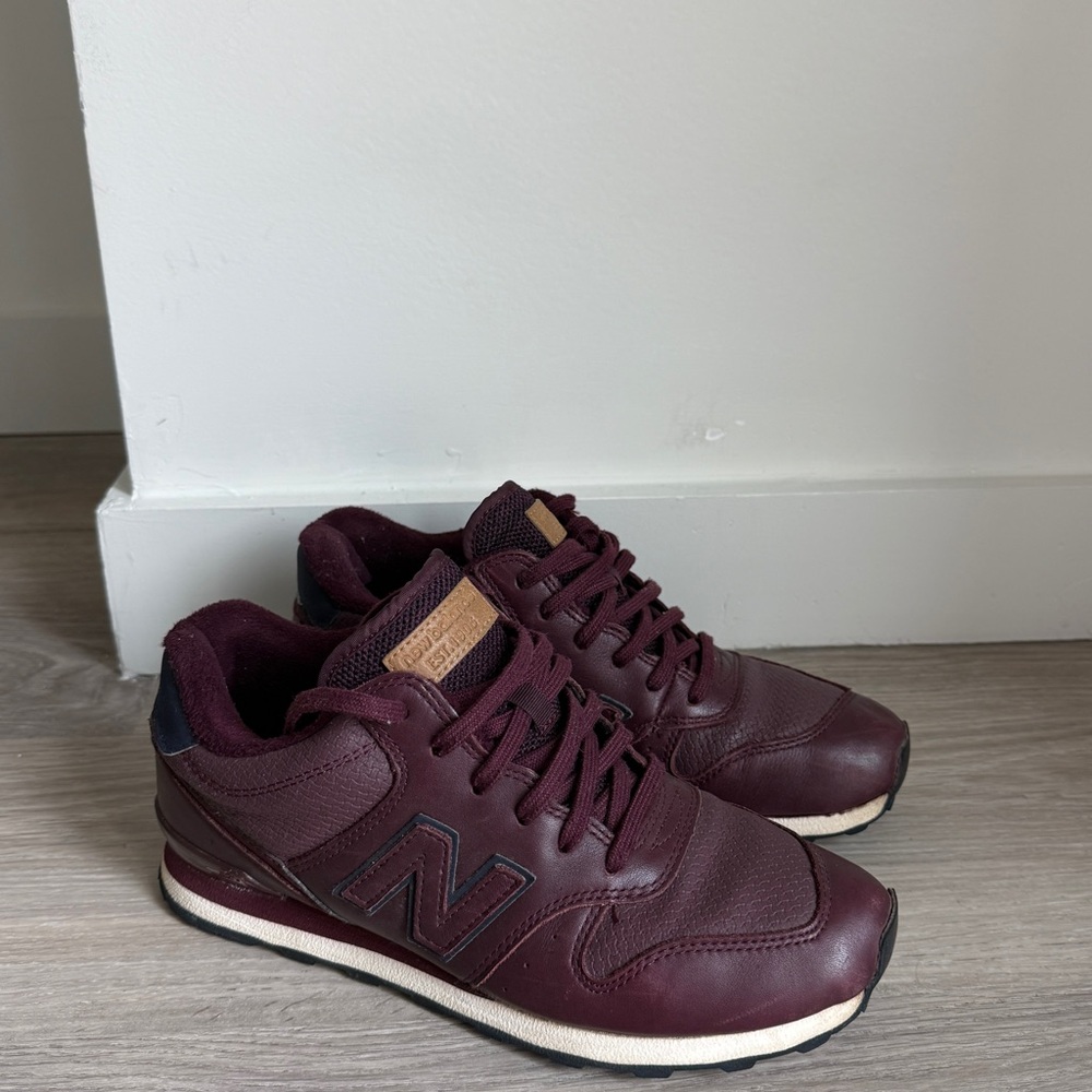 New Balance 996 Burgundy Sneakers (warm)